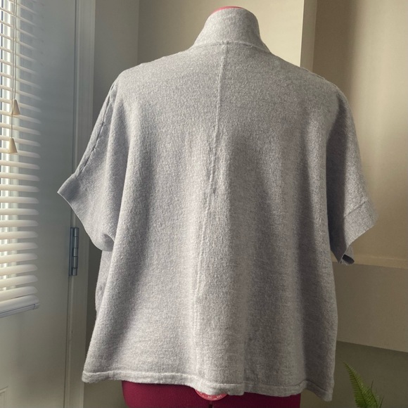Contemporaine women grey 100% Merino wool short sleeve cardigan. Size XS/S. Used - Picture 3 of 7